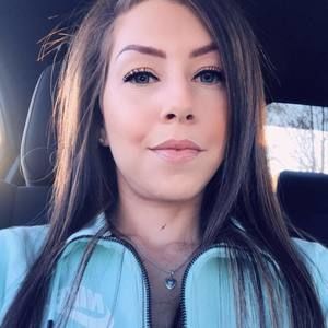 Meet your Posher, Hilary